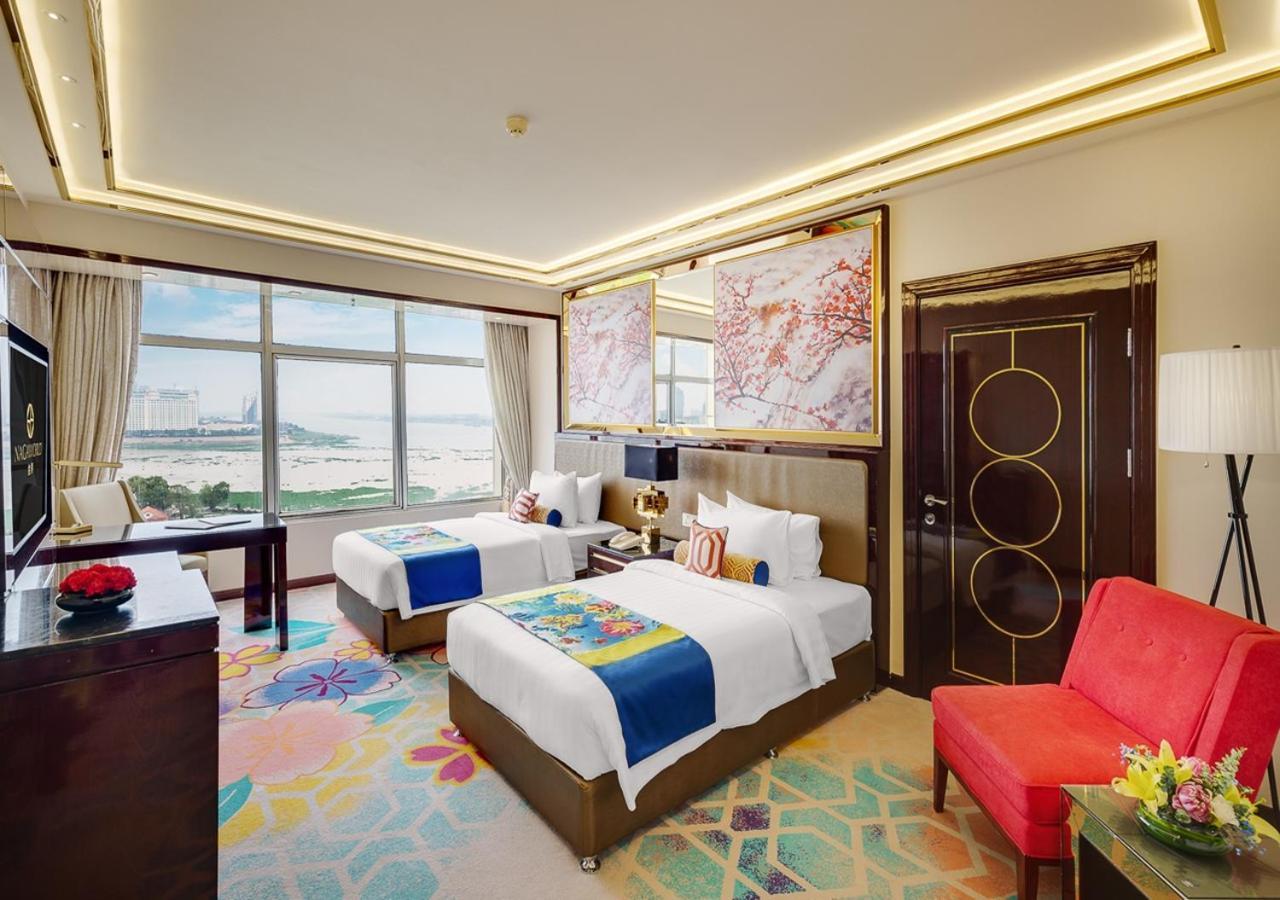 Nagaworld & Entertainment Complex Hotel