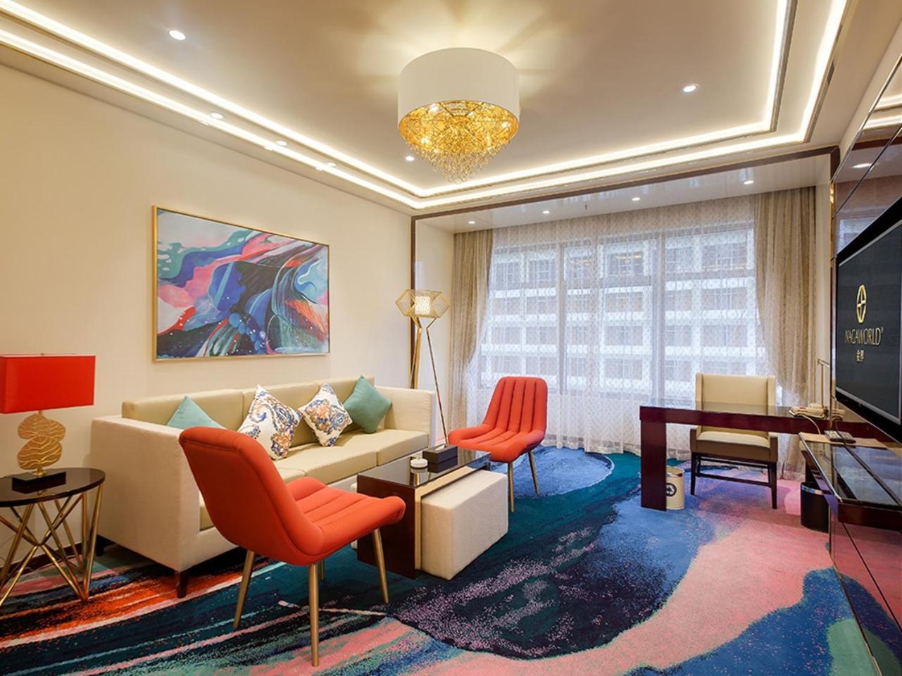 Hotel Nagaworld & Entertainment Complex 5*