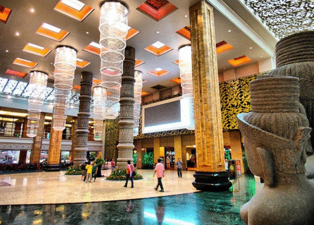 Nagaworld & Entertainment Complex Hotel